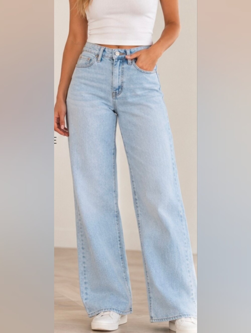 Royalty For Me Women’s Light Wash Wide Leg Jeans Size 6